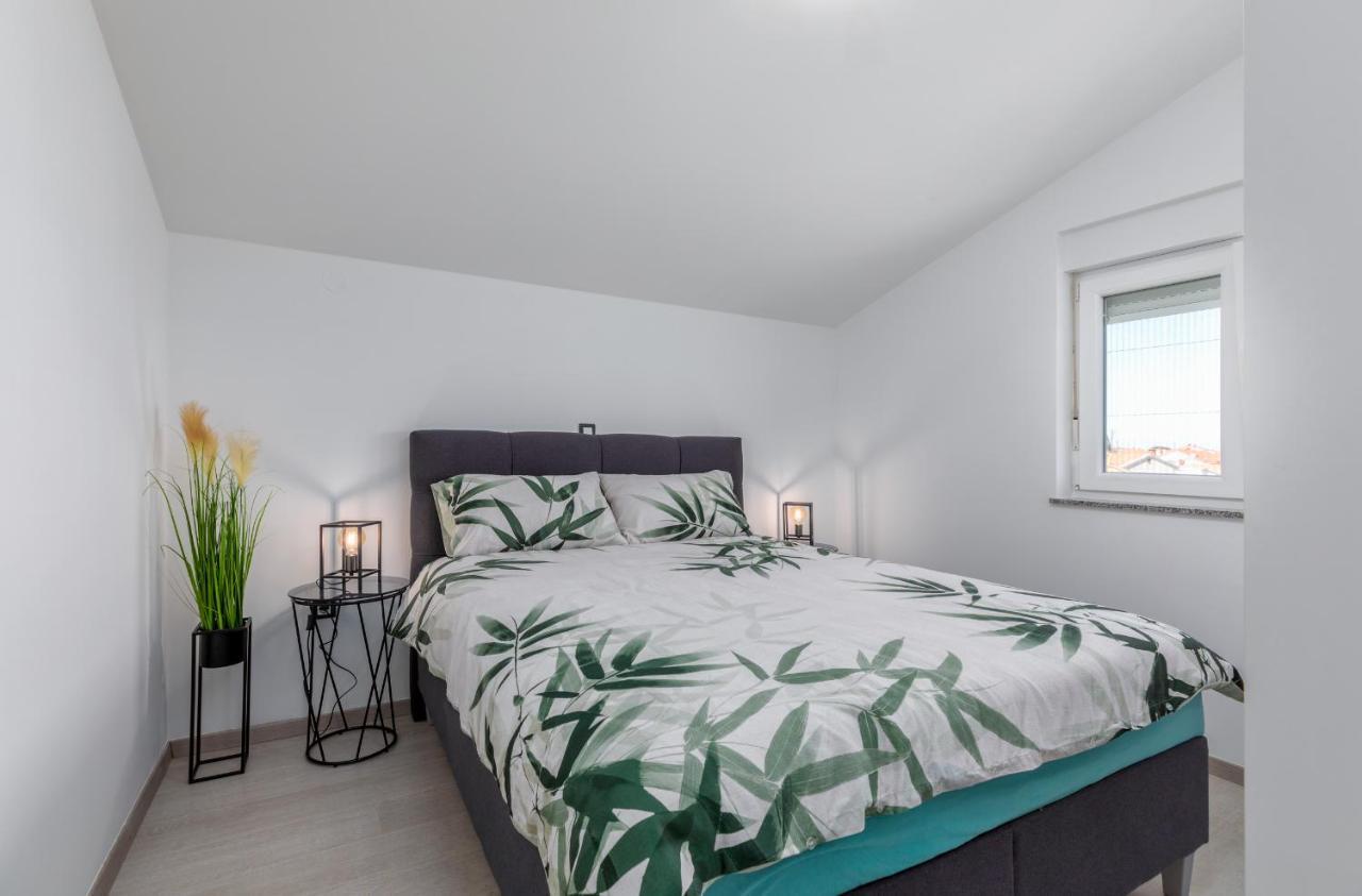 Apartment Vito With Sea View Fažana Екстериор снимка