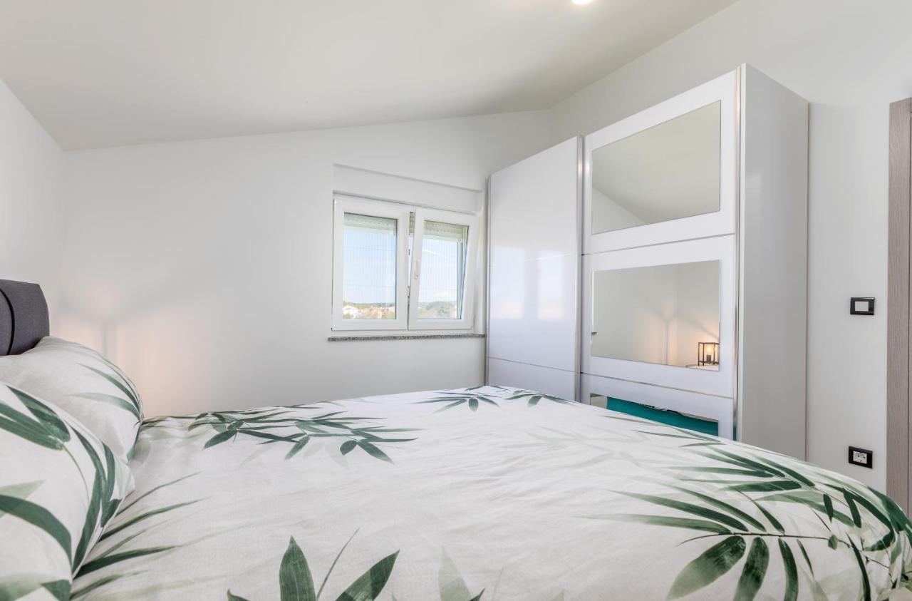 Apartment Vito With Sea View Fažana Екстериор снимка